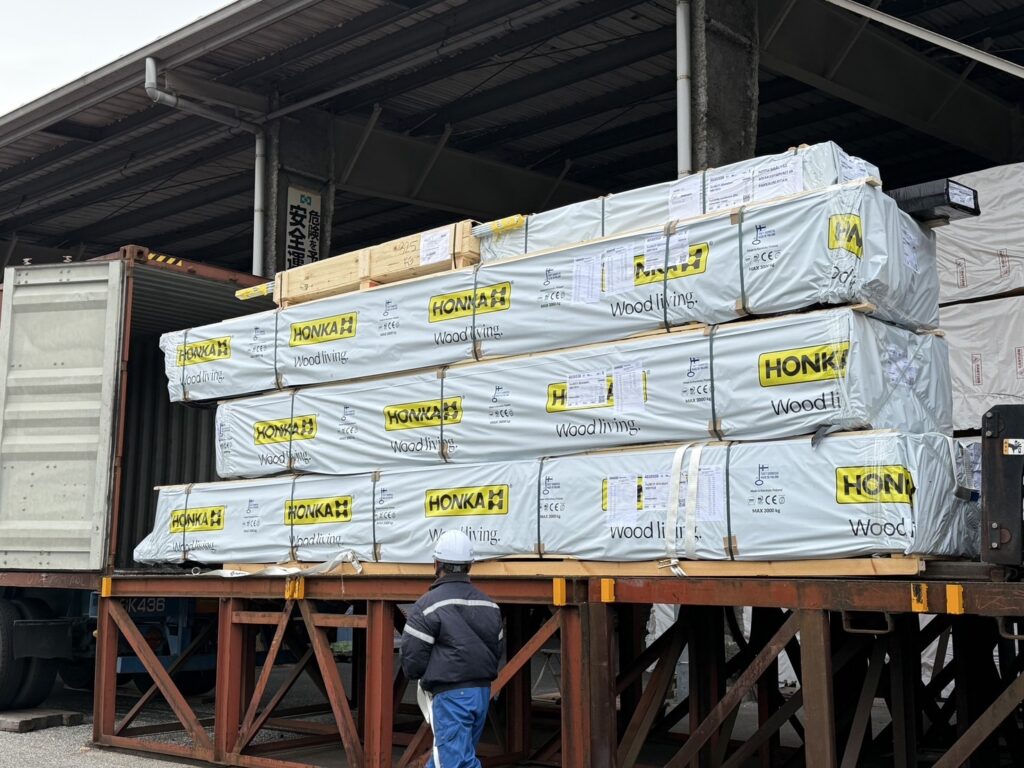 リゾートプロジェクトVol.12『NARU』神戸港に到着 | ホンカ姫路 STAFF'S BLOG