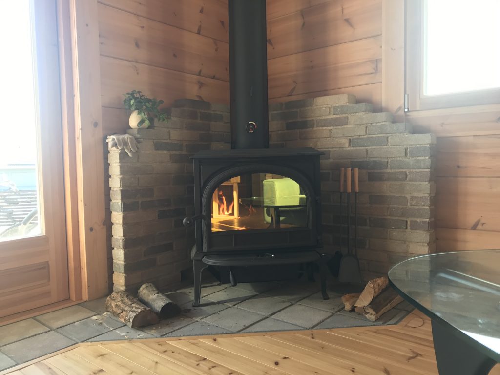 今年初、薪ストーブに火入れ | ホンカ北播磨 STAFF'S BLOG